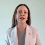 María Corina Machado denuncia que le han impedido volver tres veces a Venezuela esta semana desde Panamá