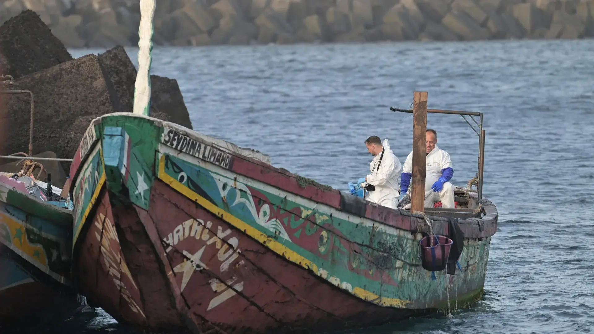 Más de 80 muertos en un cayuco rescatado al sur de Canarias tras 26 días a la deriva