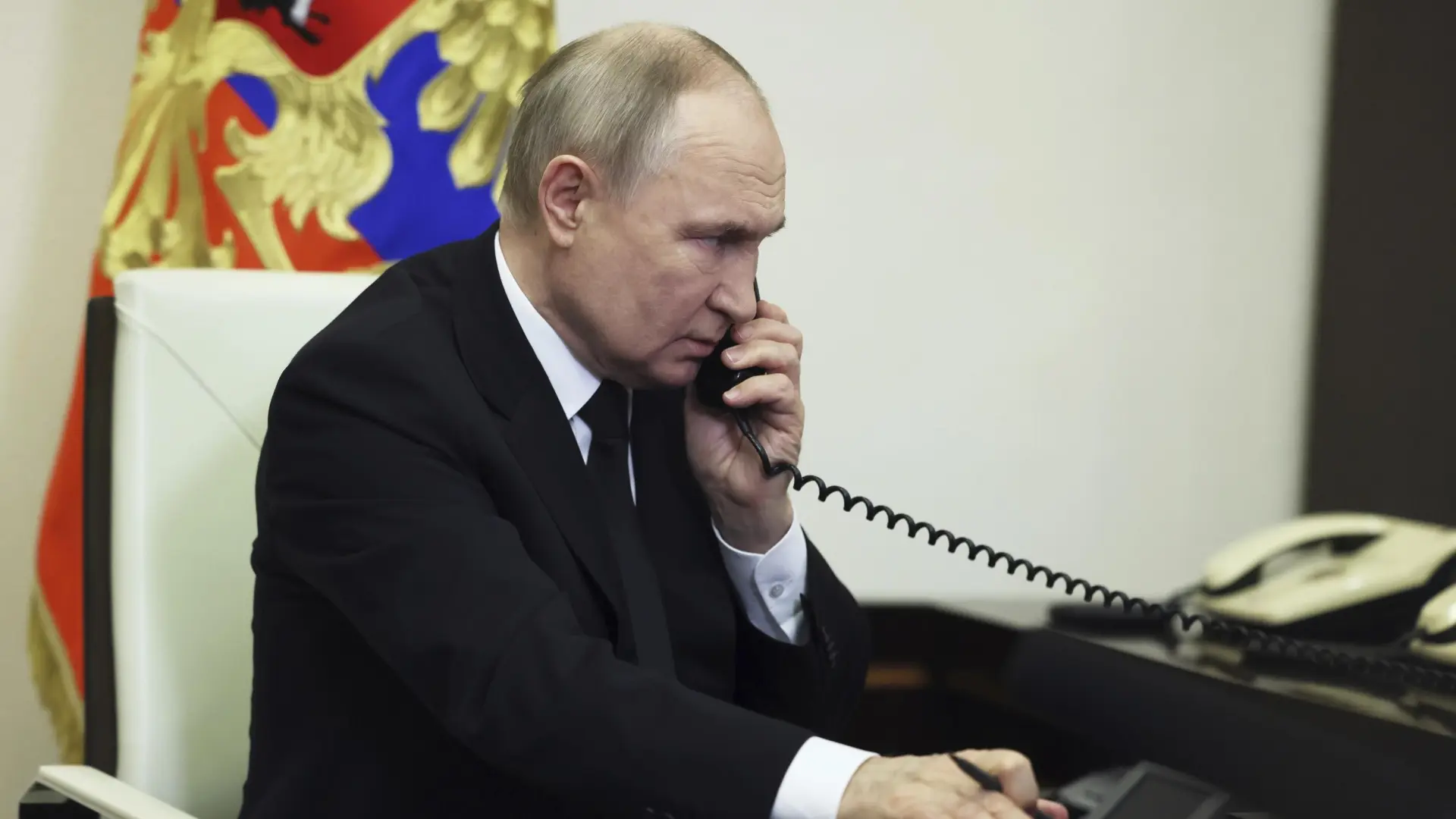 Putin ordena suspender tres días los ataques a Kiev tras la llegada de los emisarios de EEUU Putin ordena suspender tres días los ataques a Kiev tras la llegada de los emisarios de EEUU