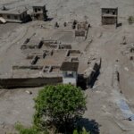 Rescatan con vida a dos trabajadores de un túnel diez días después de la riada en Nepal Rescatan con vida a dos trabajadores de un túnel diez días después de la riada en Nepal
