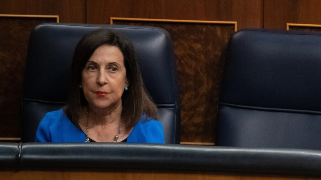 Robles, verso suelto del Gobierno, logra convertirse en la ministra de Defensa más longeva de la democracia Robles, verso suelto del Gobierno, logra convertirse en la ministra de Defensa más longeva de la democracia