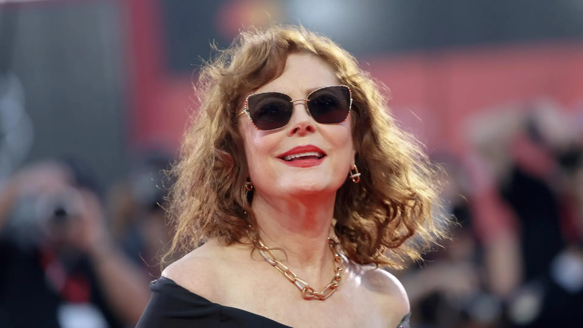 Susan Sarandon planta cara a Hollywood y sigue apoyando a Palestina con su vestido en la alfombra roja del Festival de Venecia