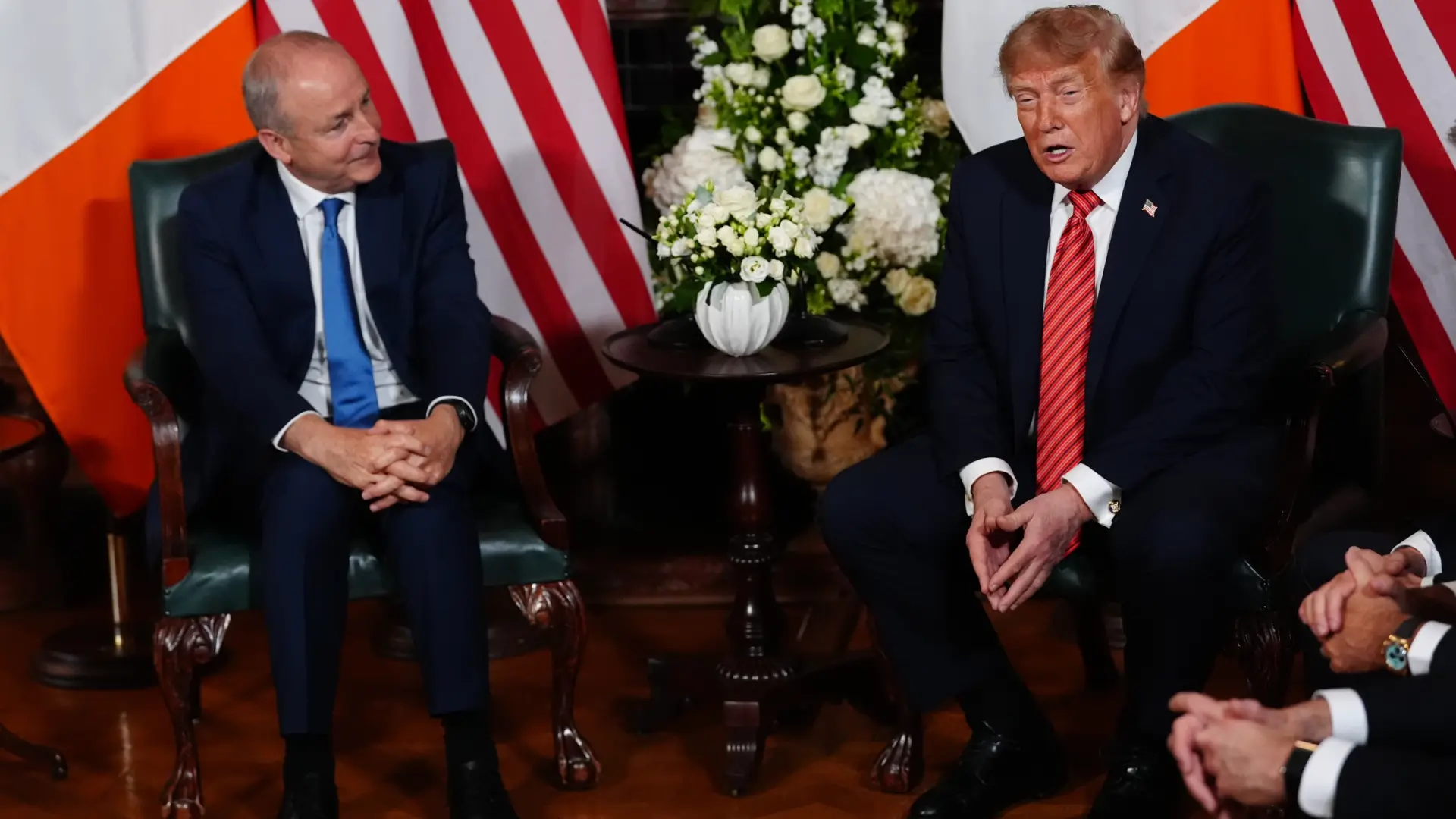 Trump sorprende en Irlanda diciendo que le «encantaría» su unificación y la líder de los ‘tories’ británicos le acusa de generar tensión Trump sorprende en Irlanda diciendo que le «encantaría» su unificación y la líder de los ‘tories’ británicos le acusa de generar tensión