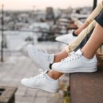 así puedes limpiar tus zapatillas blancas en casa y dejarlas como nuevas