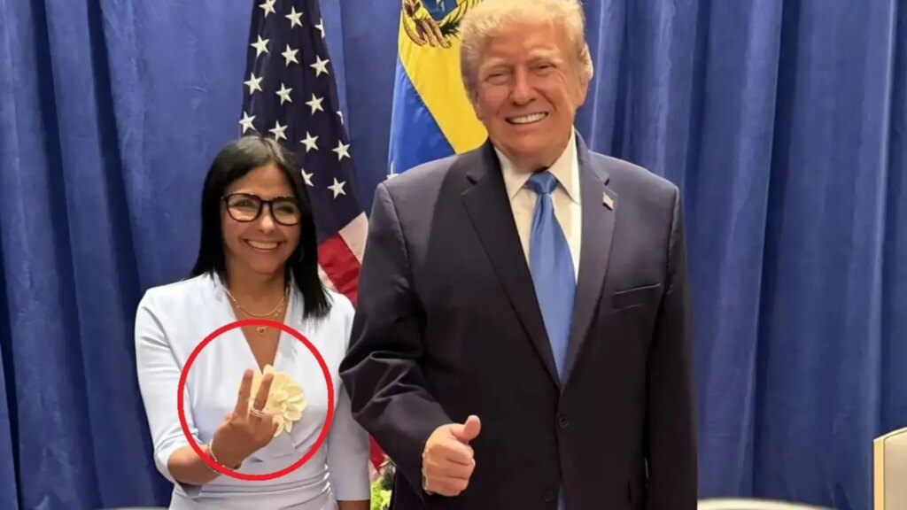 gesto de victoria… ¿o una doble peineta anglosajona? gesto de victoria… ¿o una doble peineta anglosajona?