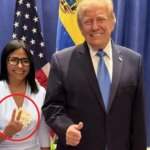 gesto de victoria… ¿o una doble peineta anglosajona?