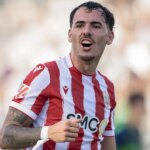 El futbolista Álex Sola empotra su coche en Almería y huye a la carrera El futbolista Álex Sola empotra su coche en Almería y huye a la carrera