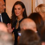 Letizia estrena vestido joya y gana, de nuevo, el duelo estilístico con Brigitte Macron