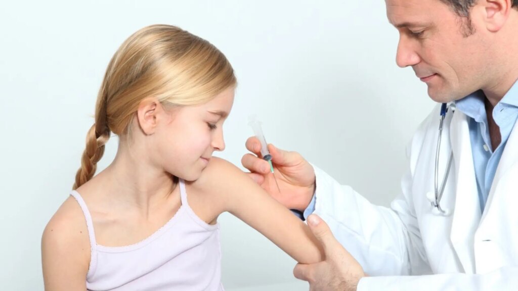 Los especialistas reclaman impulsar la vacunación en adolescentes y mayores frente a la meningitis y las enfermedades prevenibles