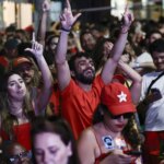 Lula y Flávio Bolsonaro disputarán la Presidencia de Brasil en segunda vuelta